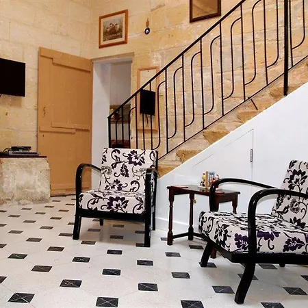 Bed and Breakfast Anna Karistu Kerċem